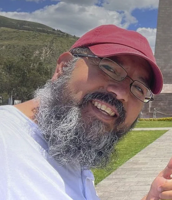 Marco Herrera en la Mitad del Mundo – diseño web local