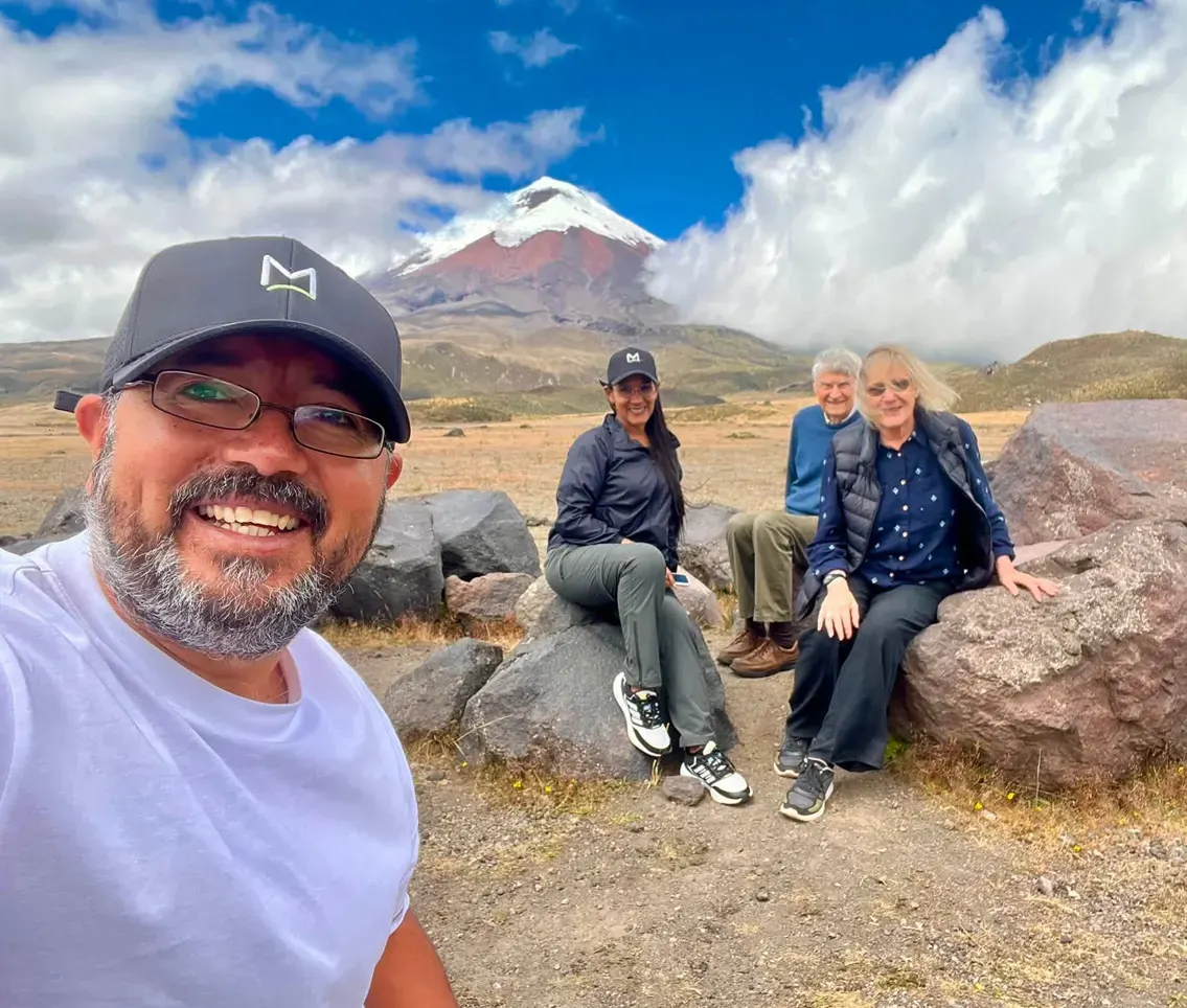 Marco Herrera guía nacional de turismo en Ecuador