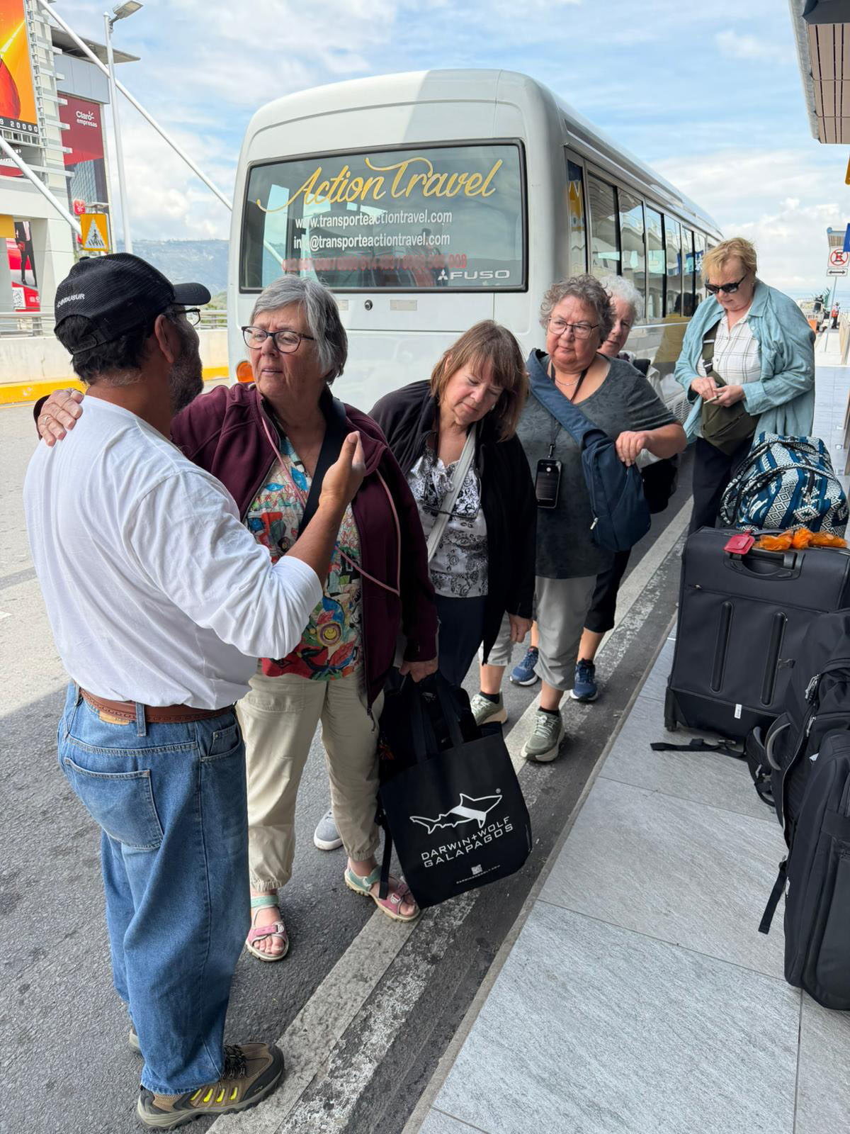 Recogida en aeropuerto y asistencia con equipaje durante una escala en Quito